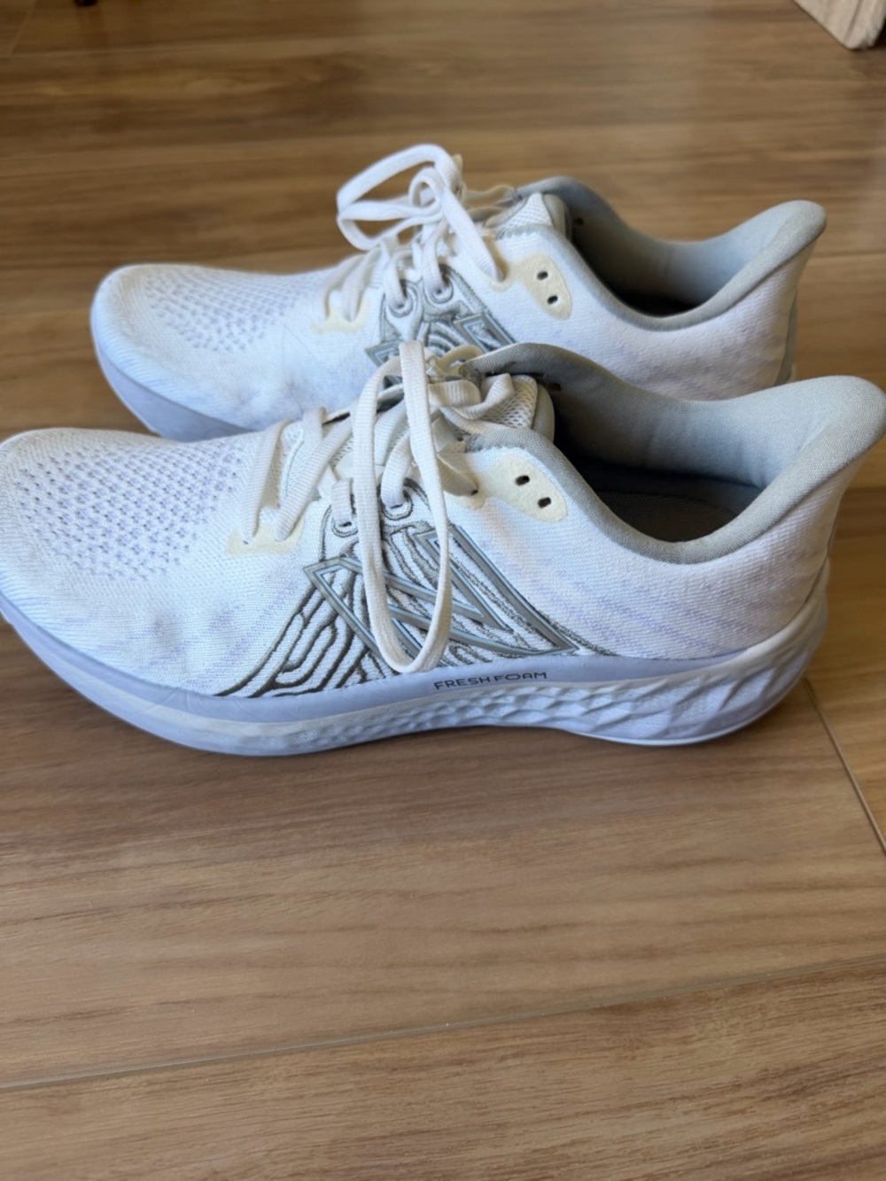 New Balance Women's White and Gray Fresh Foam Running Shoes - Picture 4 of 4